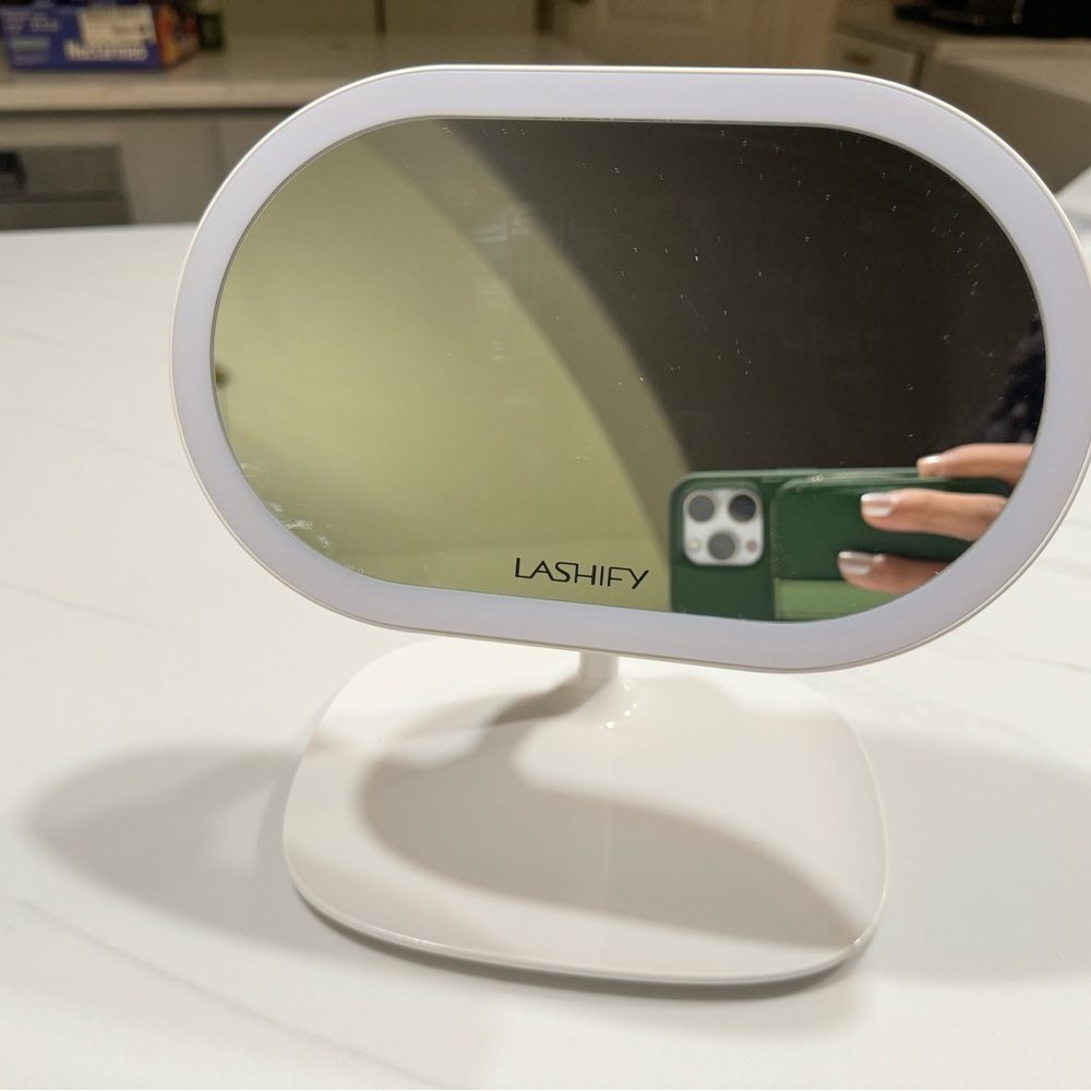 Lashify mirror